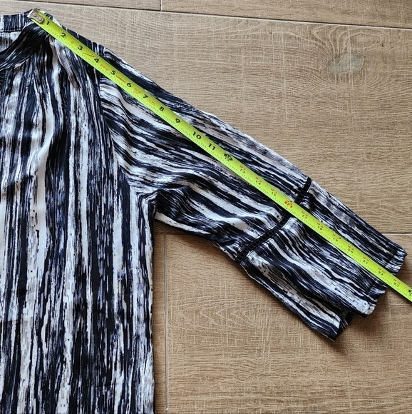 NWT Gloria Vanderbilt Black & White Blouse Size Small - Picture 7 of 14